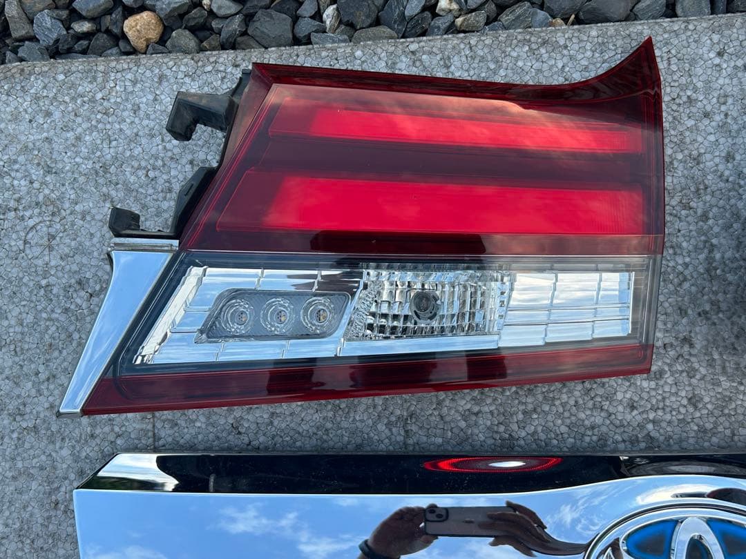 アルファード 30系前期ハイブリッド純正LEDテールランプ 寒冷地仕様 美品 アルファード 30系前期ハイブリッド純正LEDテールランプ 寒冷地仕様 美品