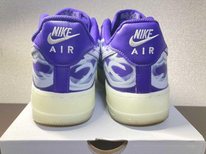 カラーは Nike Air Force 1 \