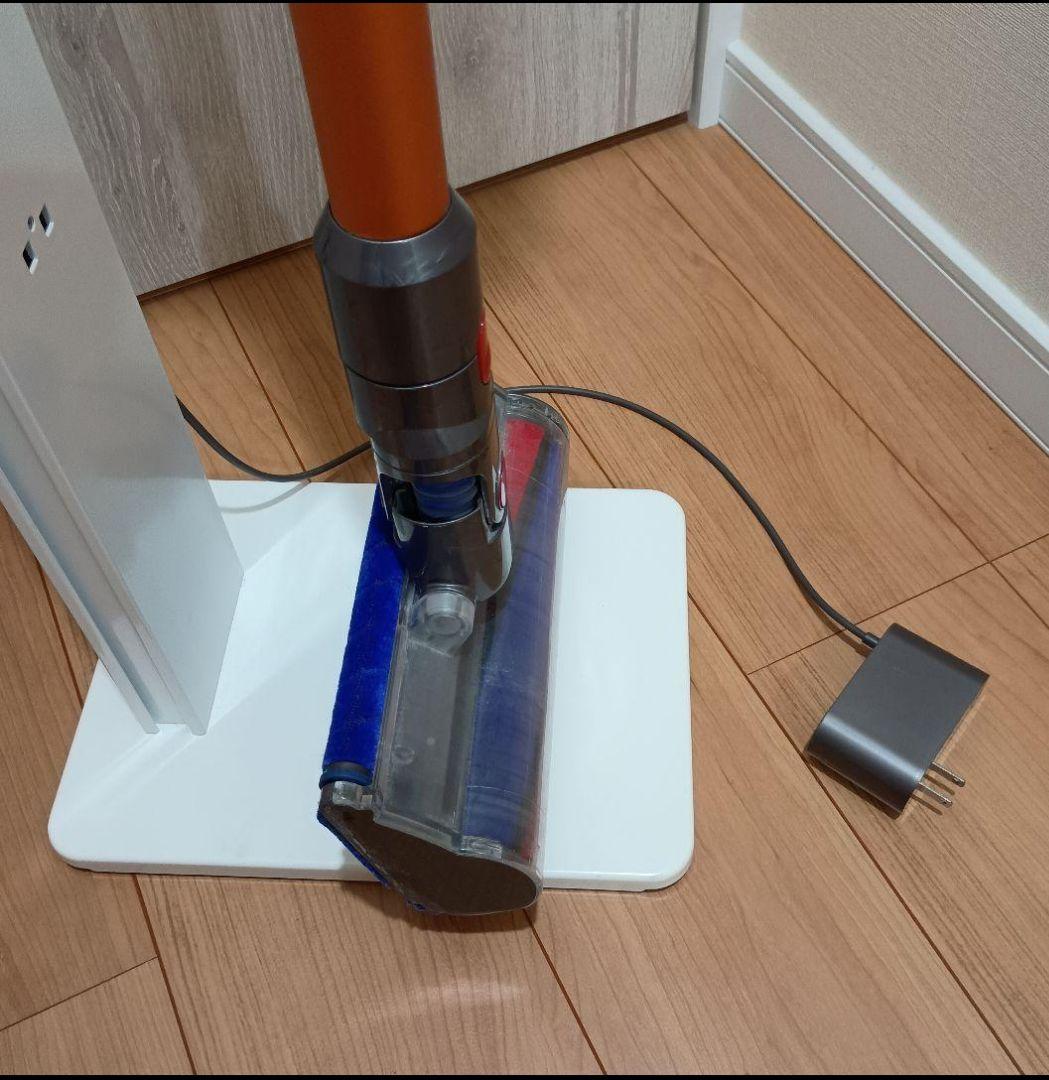 Dyson V10 コードレススティッククリーナー 本体・付属品・説明書付き Dyson V10 コードレススティッククリーナー 本体・付属品・説明