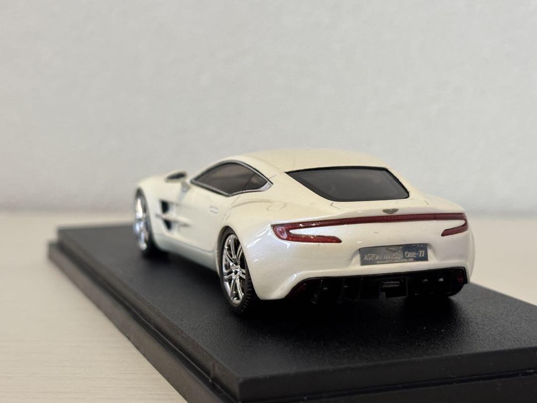 スパーク製Aston Martin One-77 ホワイト 1/43 ミニカー