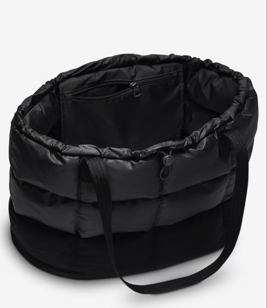 ナイキ　パフルトートバッグ　24L ナイキNIKEパフルトートバッグ24L - メルカリ