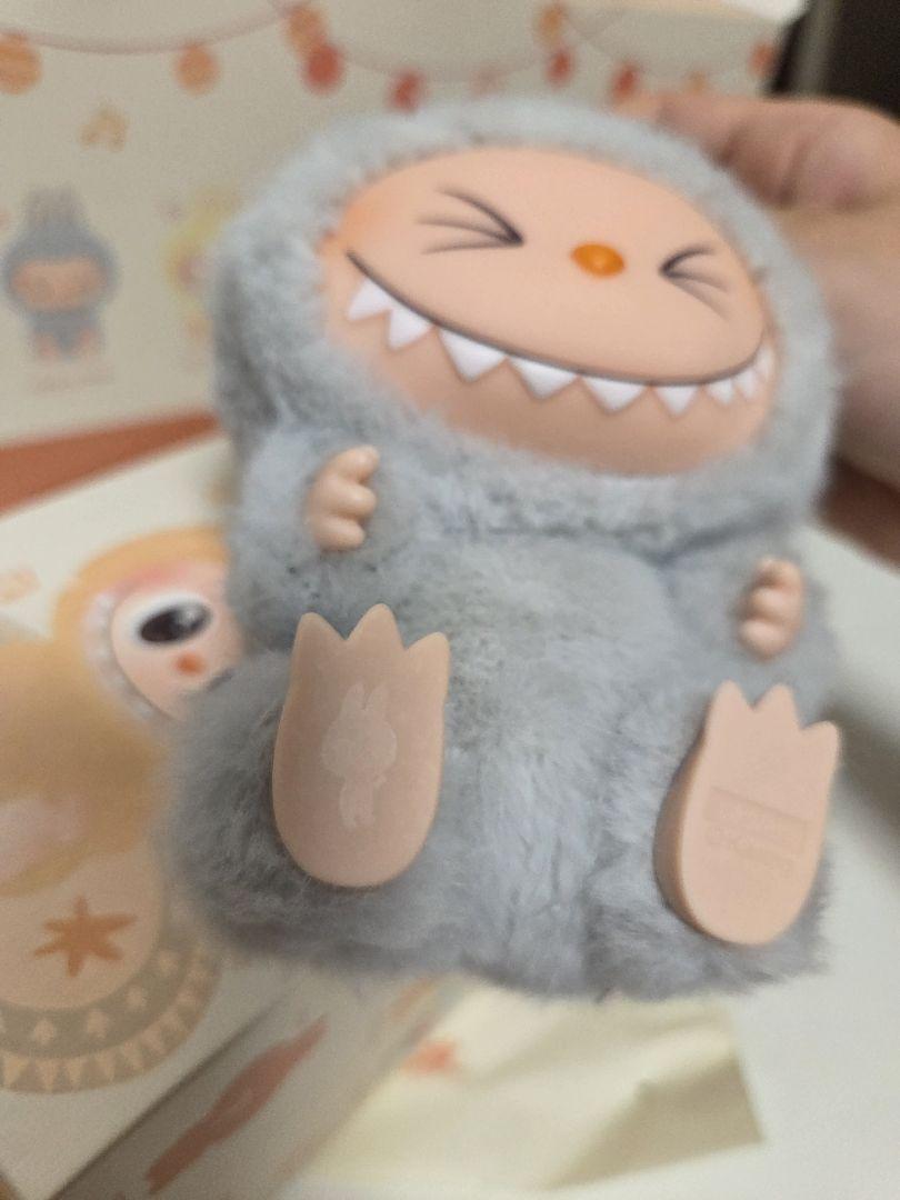 ラブブ　LABUBU　HEHE　グレー　Have a Seat　正規品