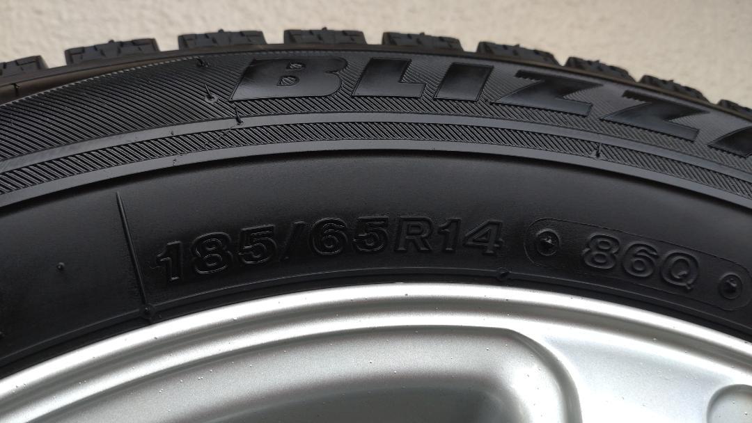 アクア　AQUA　スタッドレス　ブリヂストン　VRX　185/65R14