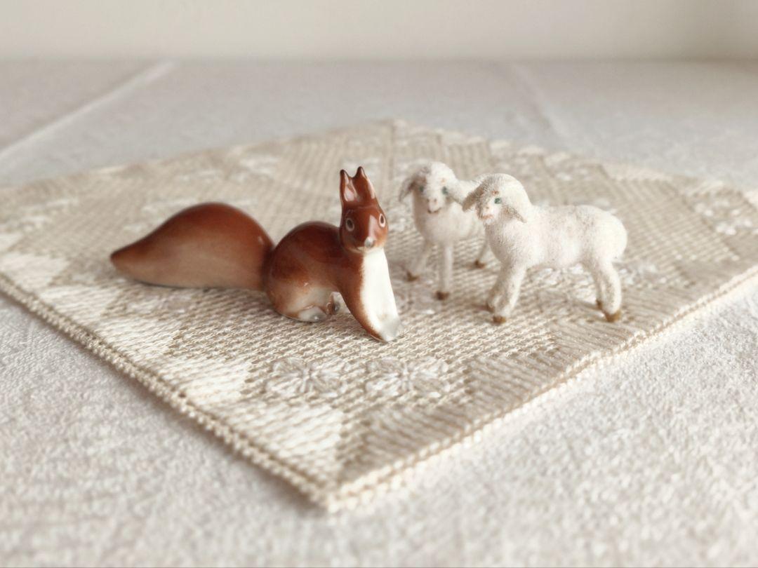 * old pottery animal ❀ふんわりしっぽ グレーの リスさん old pottery animal ❀ふんわりしっぽ グレーの リスさん