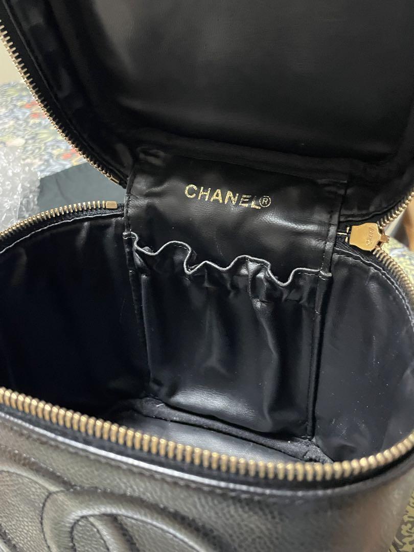 CHANEL シャネル　黒 レザー キャビアスキン　バニティケース