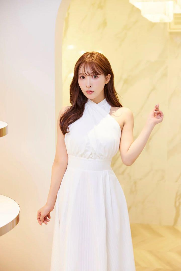 Color Stripe Twist Halter Dress 三上悠亜