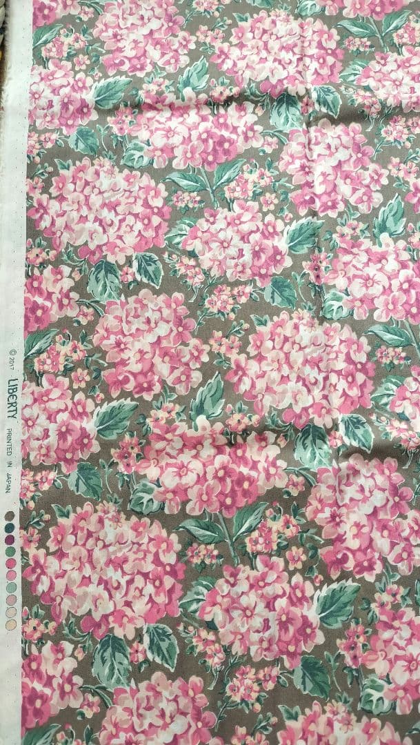 国産　リバティプリント　タナローン　生地  110×110　ハンプシャーブルーム