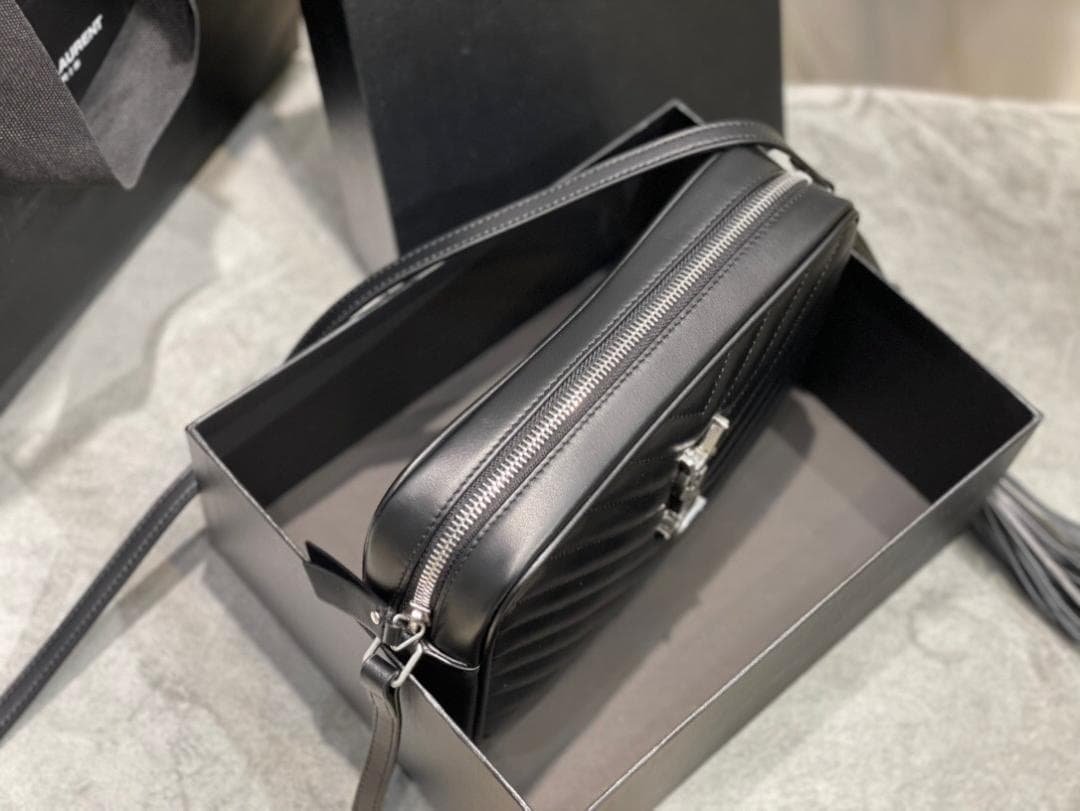 SAINT LAURENT ブラックショルダーバッグ