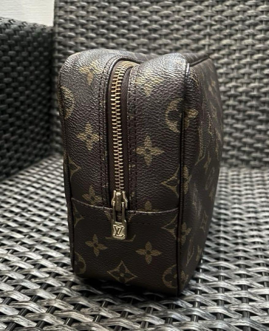 LOUIS VUITTON トゥルーストワレット28