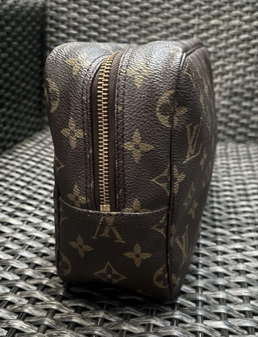 LOUIS VUITTON トゥルーストワレット28