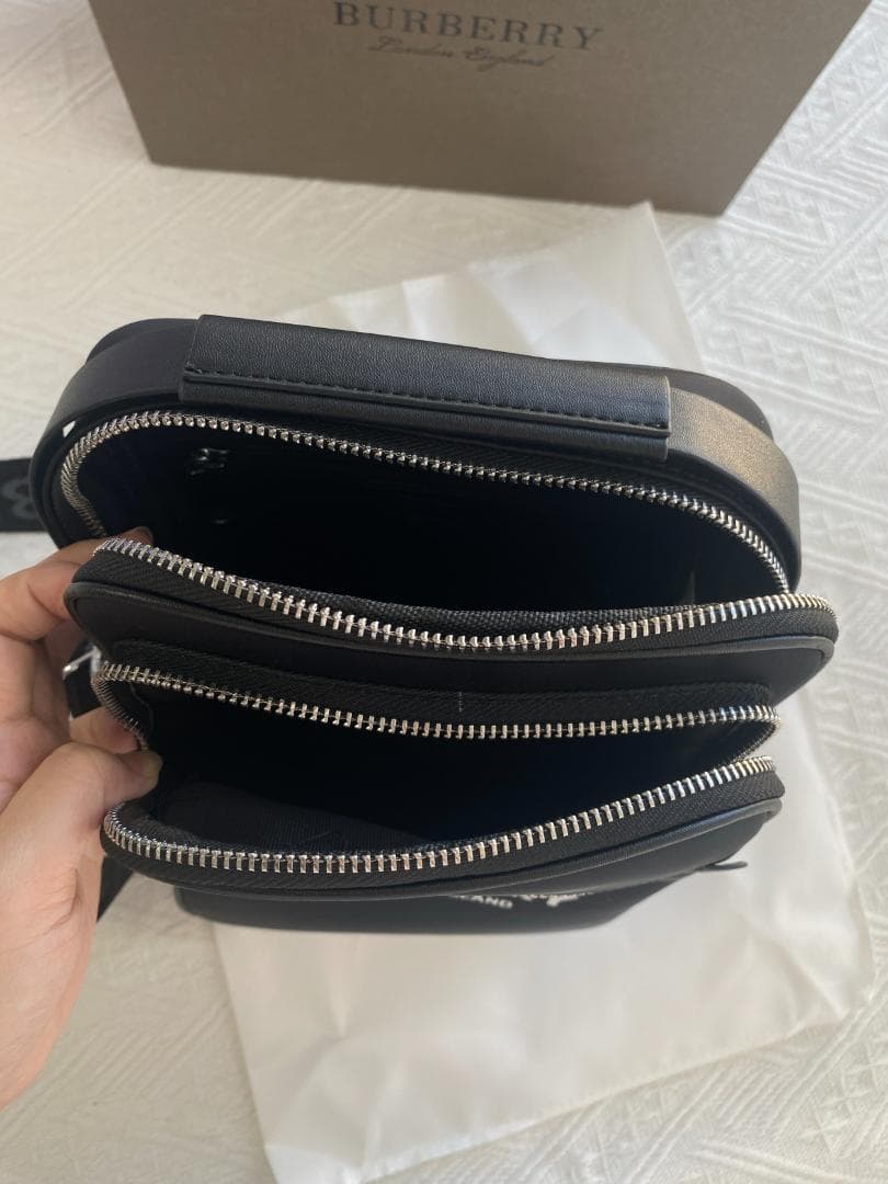 BURBERRY ブラック ショルダーバッグ