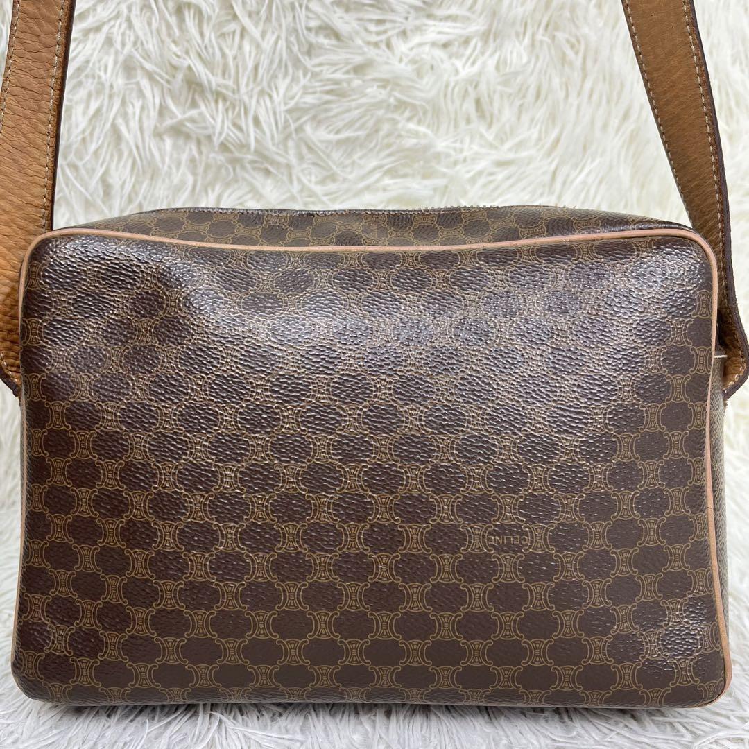 CELINE ショルダーバッグ 斜めがけ マカダム柄 ガンチーニ ロゴ金具