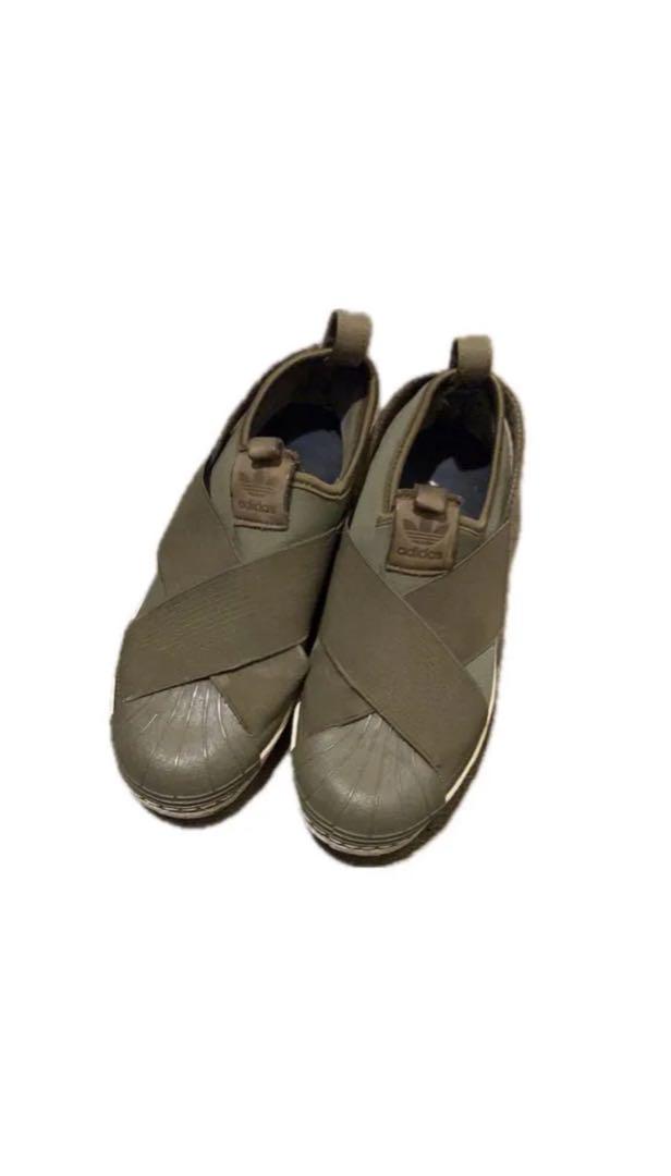 adidas スリッポン カーキ オリーブ サンバ スニーカー