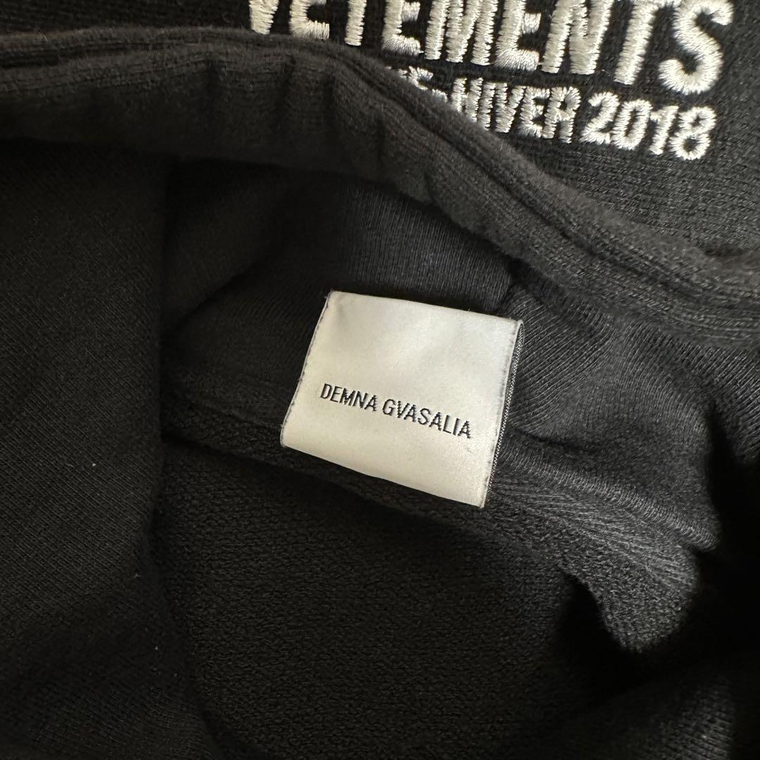 VETEMENTS オーバーサイズ　メタルロゴ　フーディ　XS
