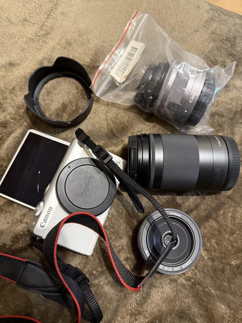 Canon eos m100 ミラーレス一眼カメラ 本体とダブルレンズ