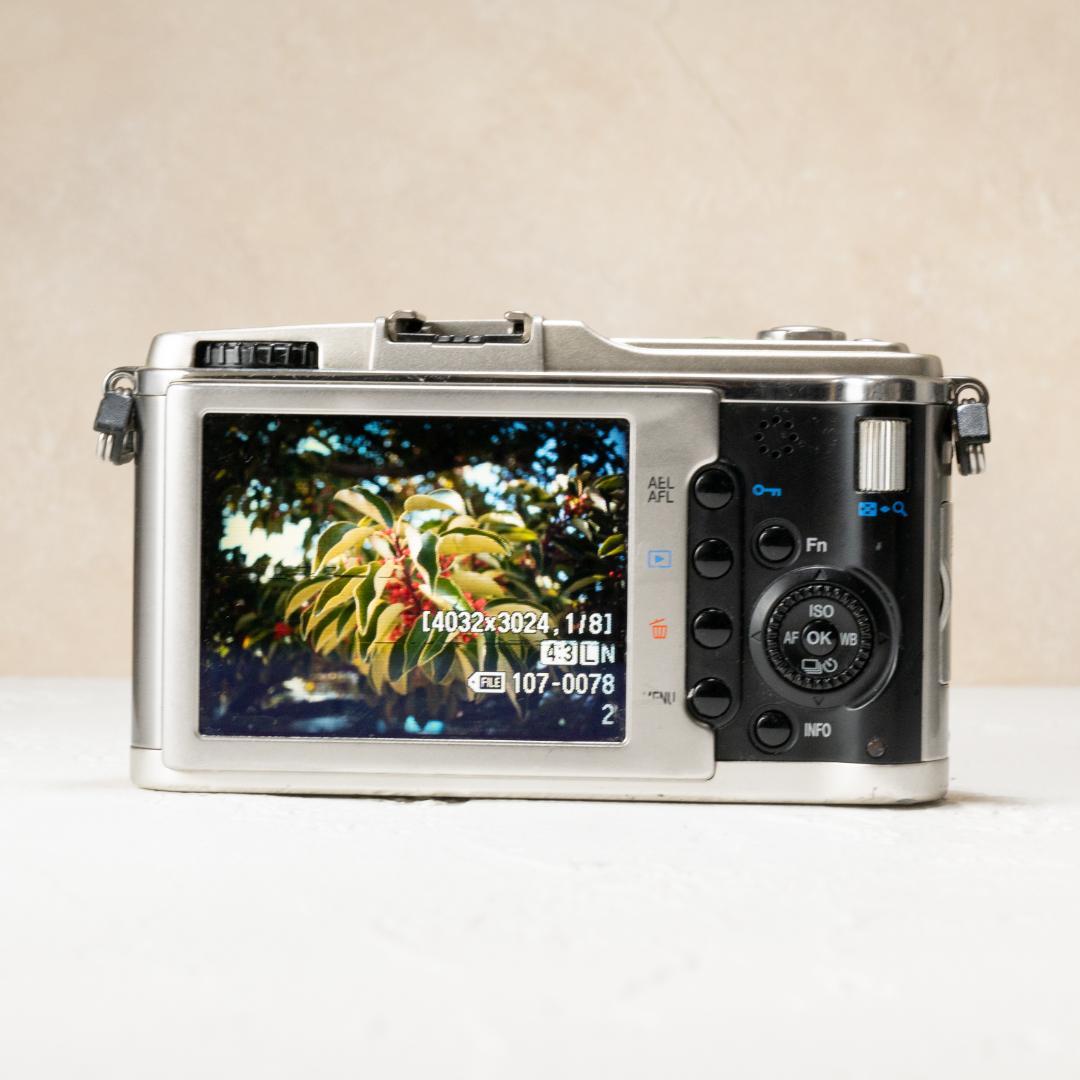 【オンライン限定商品】  写ルンです感覚のコンデジ】OLYMPUS 18mm E-P1 PEN デジタルカメラ