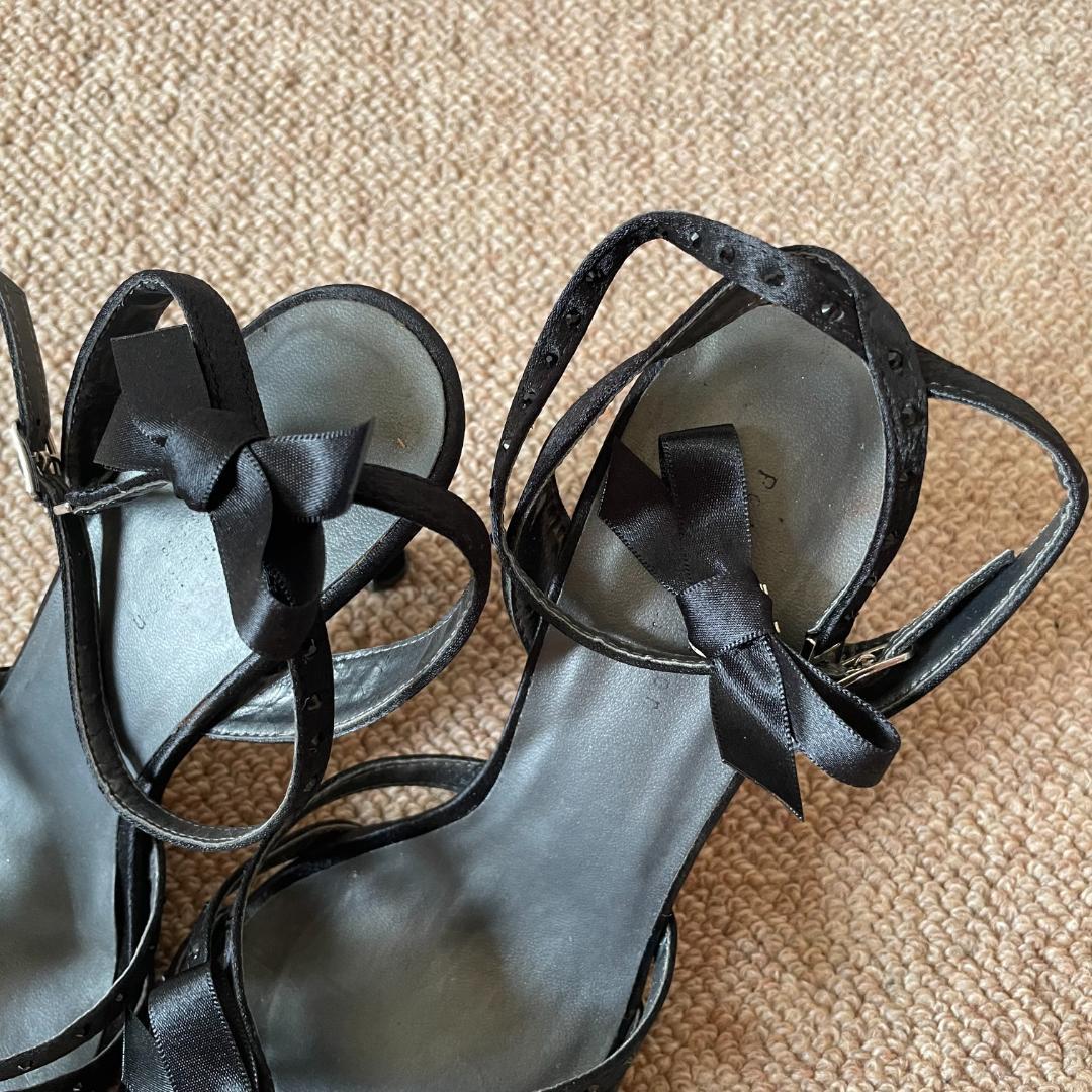 Petit Maison 黒サテンサンダル 23.5