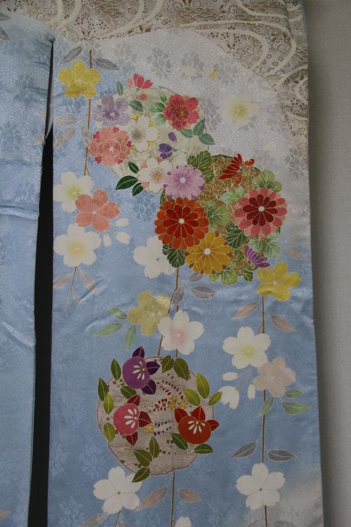 34%割引品質は非常に良い 振袖 枝垂れ桜に流水模様 草花 水色綸子 ...