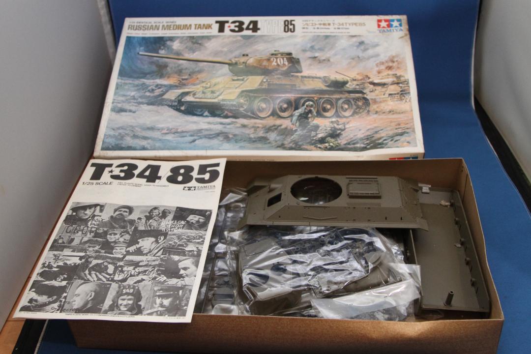 タミヤ 1/25 ソビエト 中戦車 T-34 TYPE85 ディスプレイ