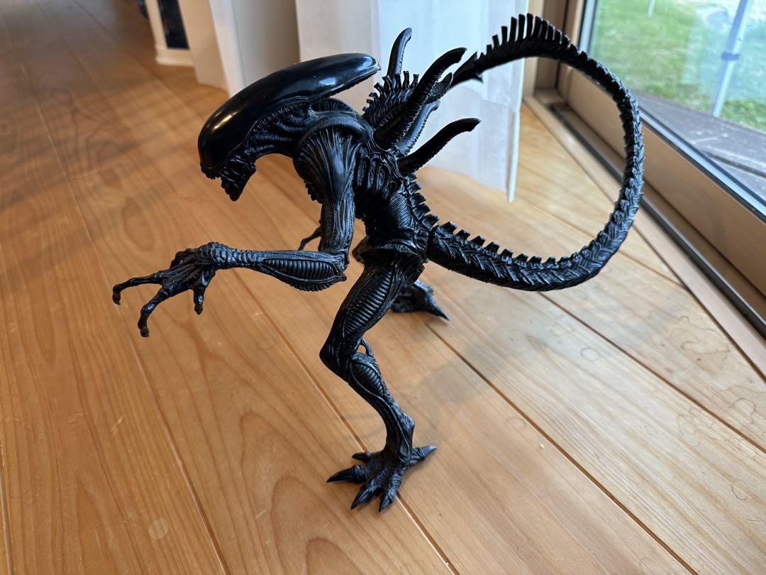 エイリアン アートフィギュア ブラック エイリアンフィギュア ソフビ ブラック 約23cm - メルカリ