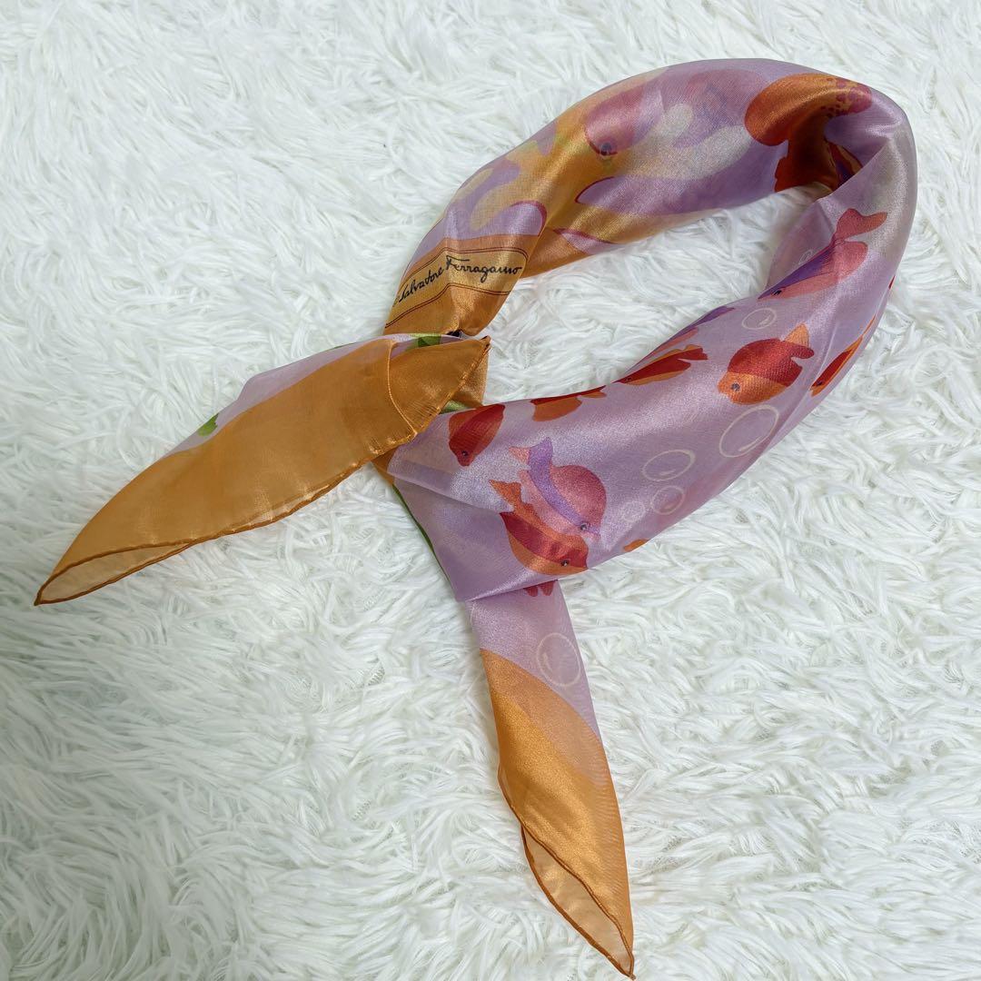 極美品☆ Salvatore Ferragamo シルクスカーフ お魚柄 - メルカリ