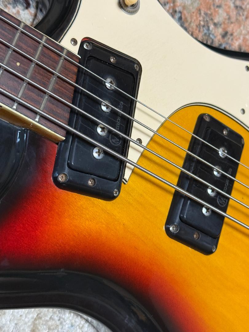 ベース MOSRITE / AVENGER BASS