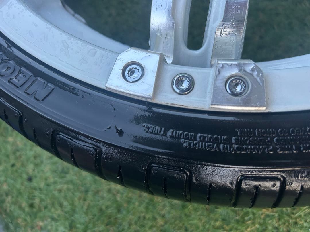 16インチ ホイールセット 多スポークデザイン