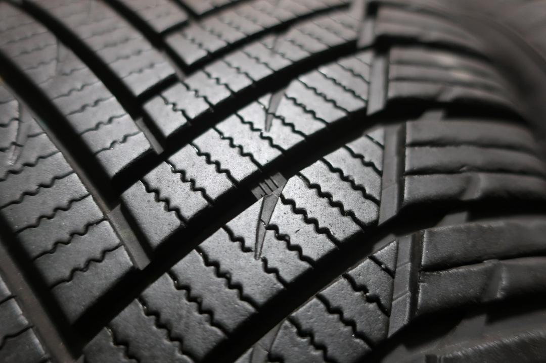 2023年　ミネルバ　オールシーズン　マスター　225/50R18　バリ溝　4本