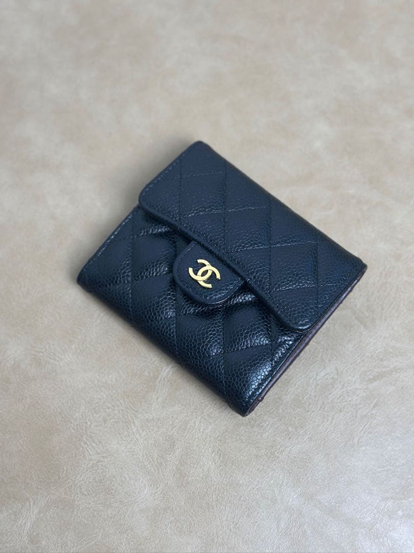 CHANEL ブラックレザー 三つ折り財布 CHANEL ブラックレザー 三つ折り財布
