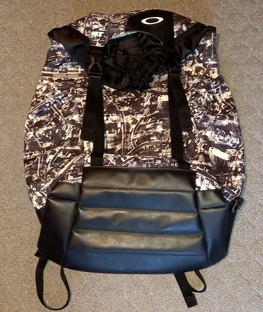 OAKLEY オークリー リュック 転写柄 redcore