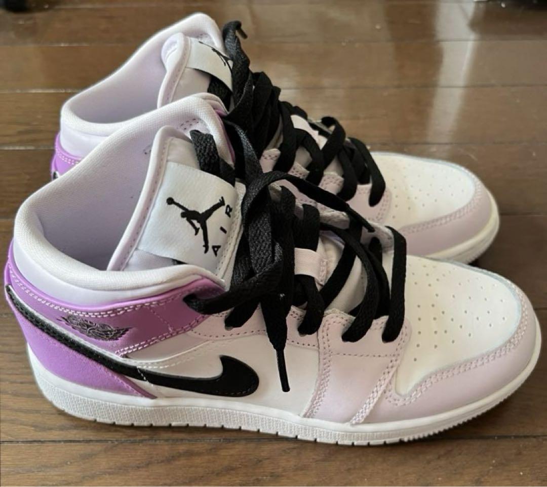 NIKE エア ジョーダン 1 MID