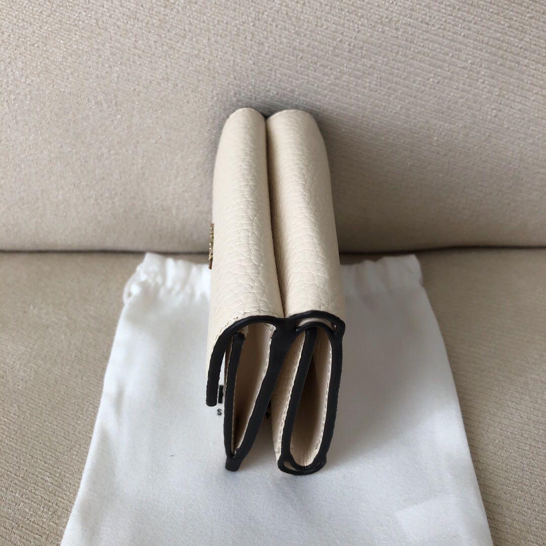 財布 アイボリー