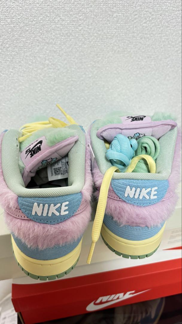 × Nike