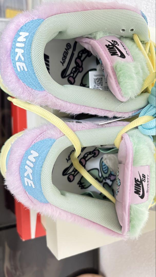 × Nike
