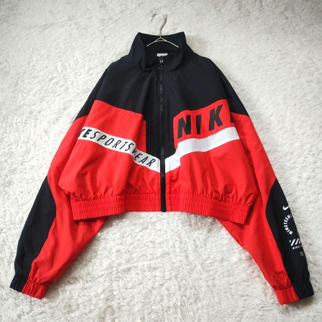 NIKE 赤 スポーツウェア クロップドジャケット 短丈ブルゾン 女性XXL 新品タグ付き✨NIKE クロップド スポーツジャンパー ブルゾン