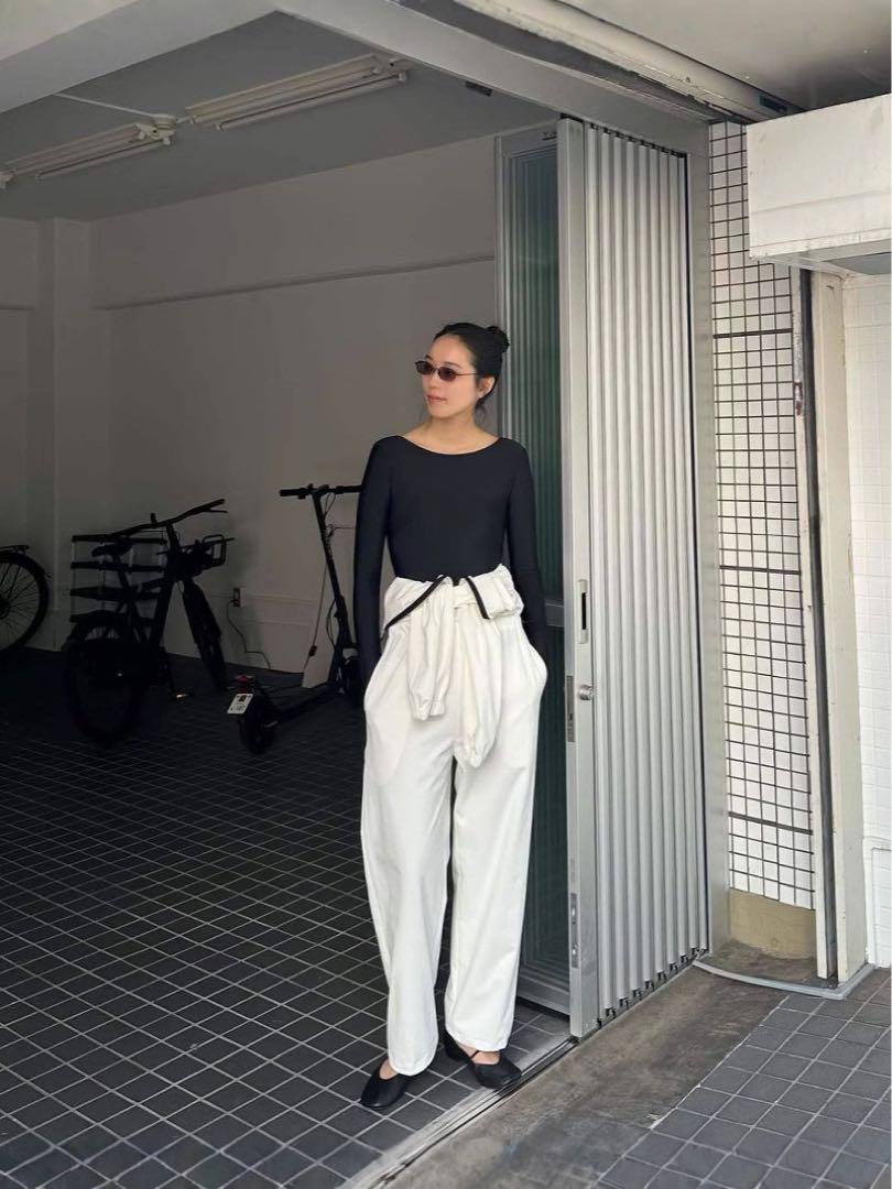 【KHAITE】ゾーイ・トート ベージュスエード カーフスキン Khaite fashion − Browse 4000+ best sellers from 27 stores