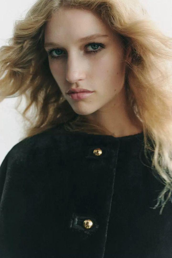 w大人気  ZARA  フェイクファージャケット  黒  Sサイズ