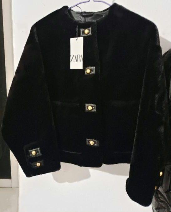w大人気  ZARA  フェイクファージャケット  黒  Sサイズ