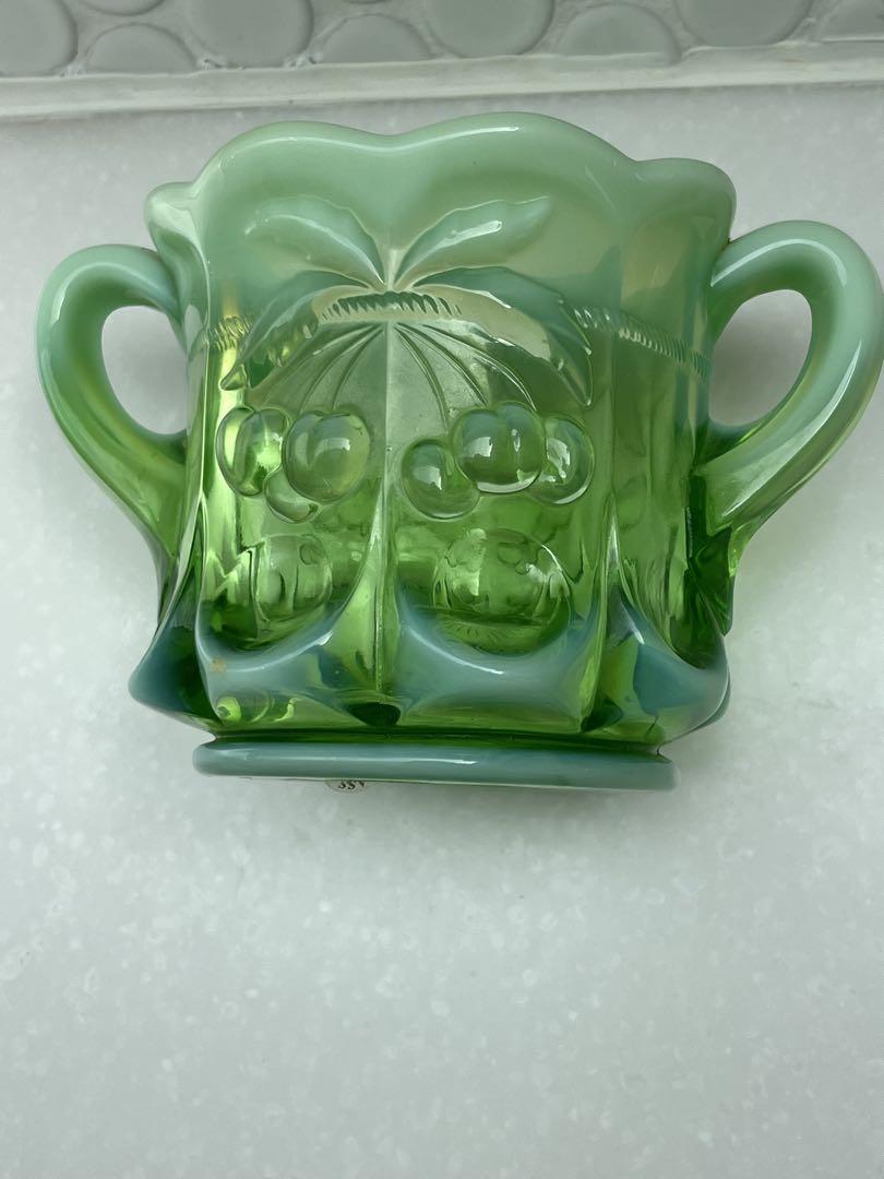 グリーンガラス 花びら型器