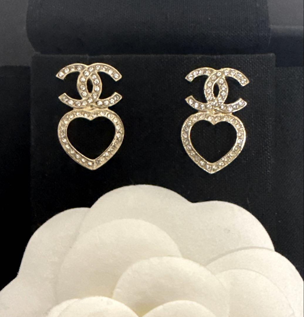 新品未使用　CHANEL ハートピアス