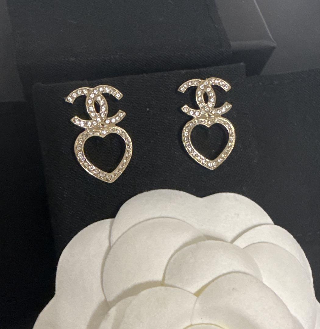 新品未使用　CHANEL ハートピアス