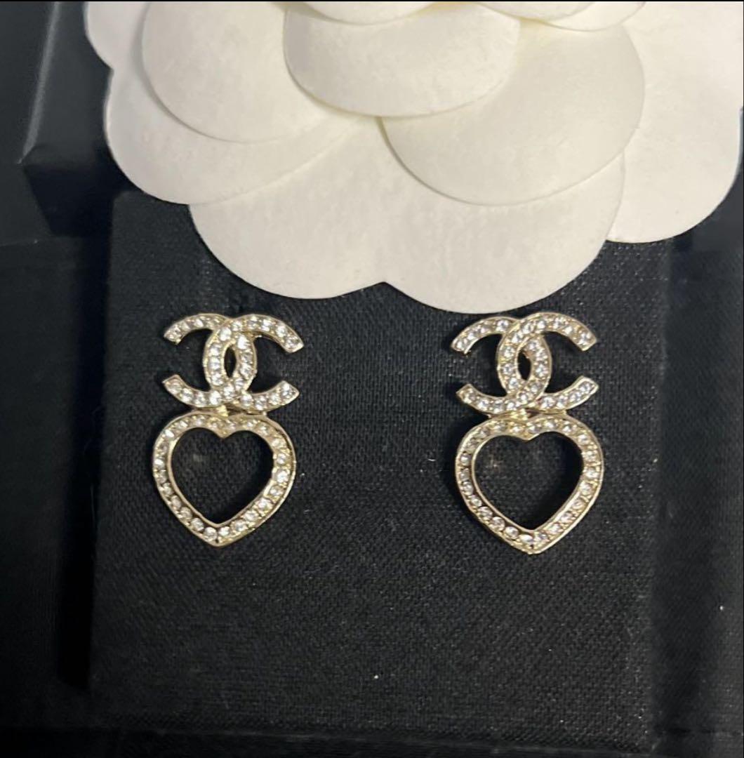 新品未使用　CHANEL ハートピアス