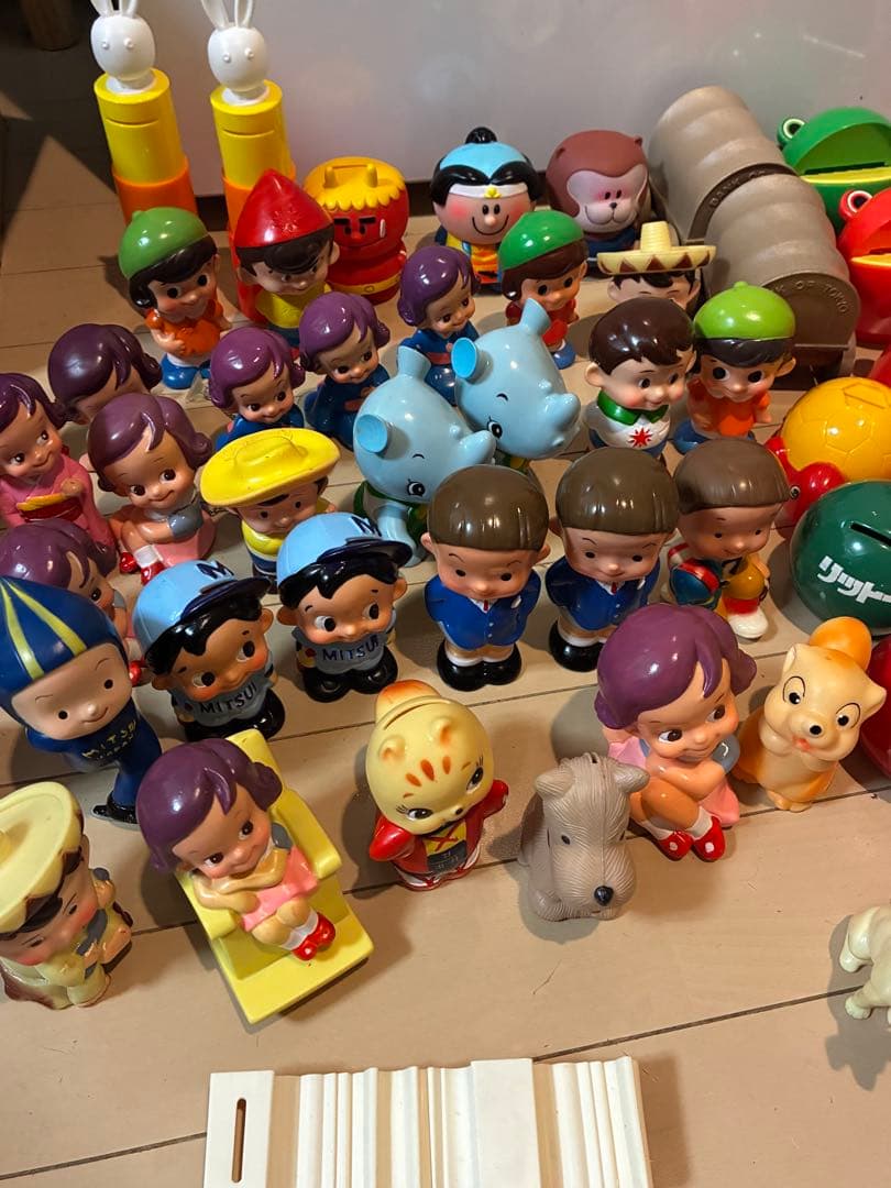 カラフルなキャラクター フィギュアセット74点やや傷や汚れあり