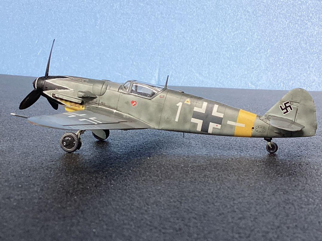 猫の虎
1\72 Bf109G14ハルトマン機+感謝品？