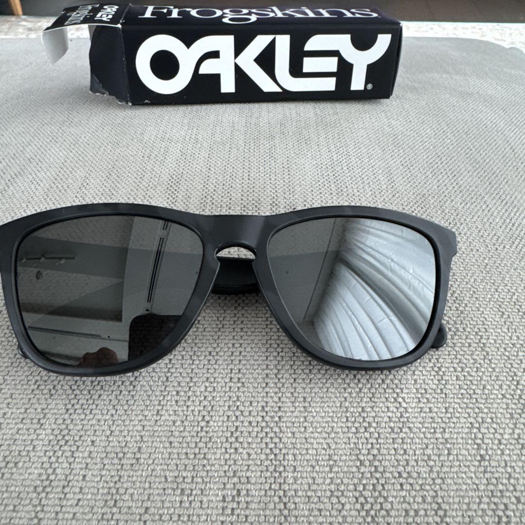 Oakley Frogskins ブラックサングラス