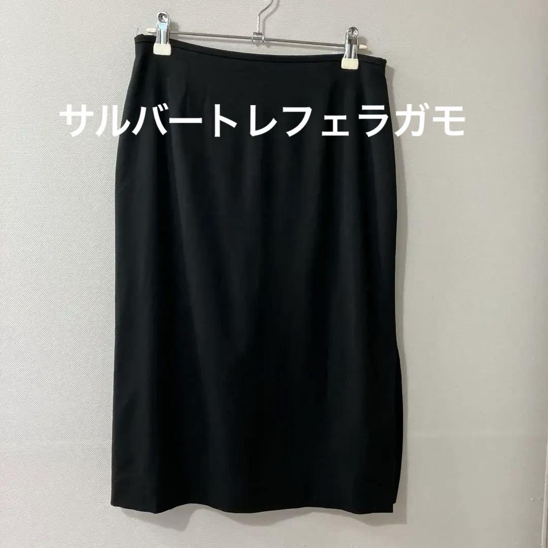 28)上質しなやかブラック スカート (Made in ITALY)美品