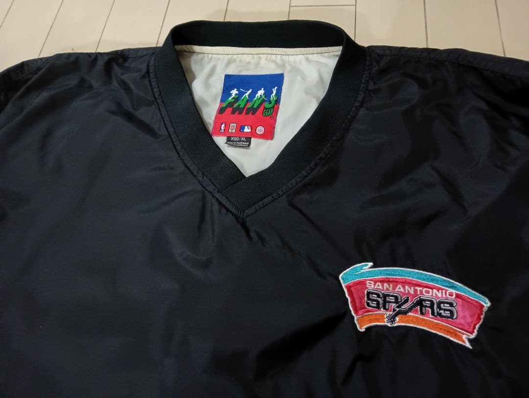 美品 NBA サンアントニオ スパーズ ナイロン プルオーバー ジャケット 美品 NBA サンアントニオ スパーズ ナイロン プルオーバー ジャケット