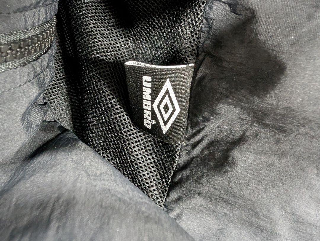 umbro アンブロ 黒 ナイロントラックジャケットL