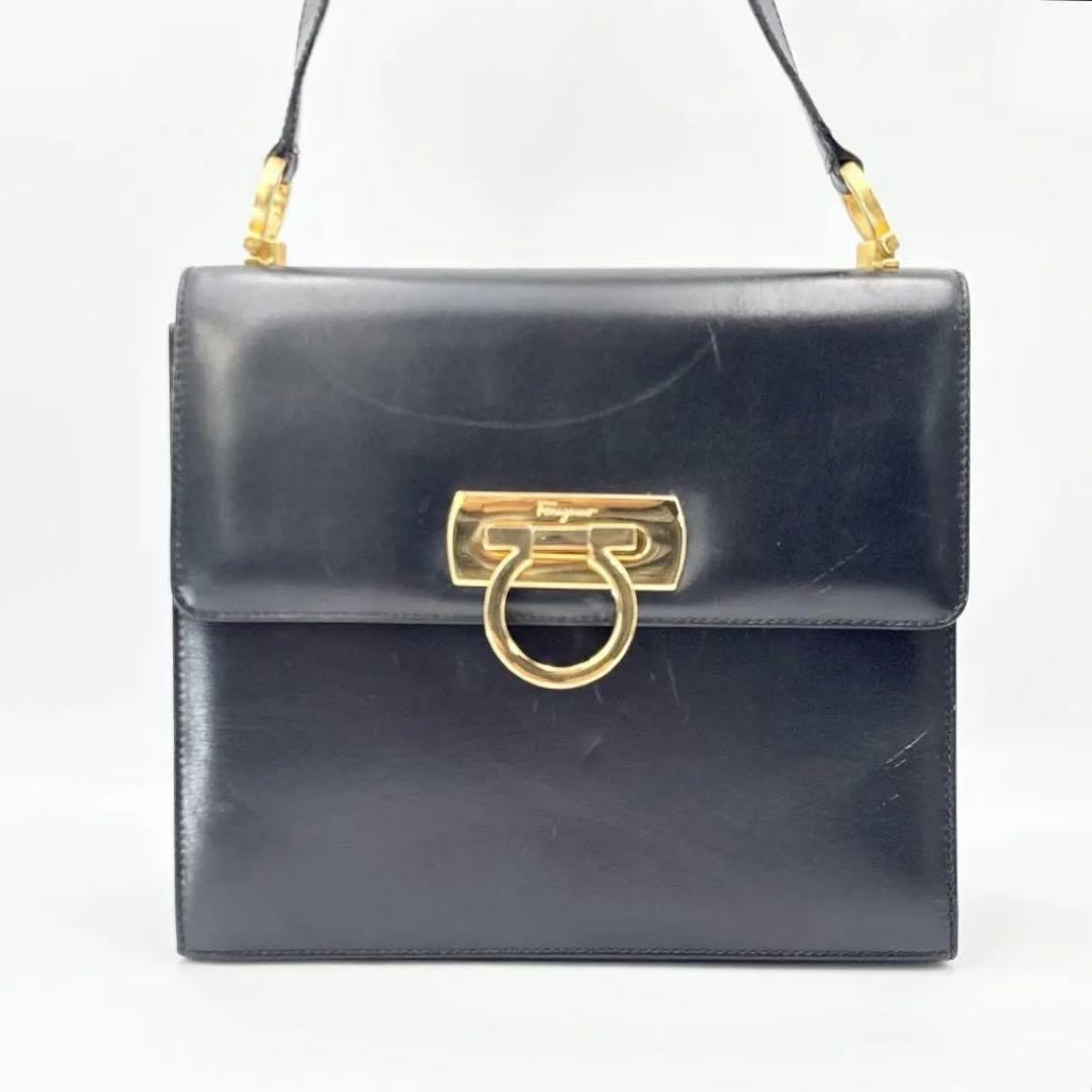 Ferragamo フェラガモ ガンチーニ　レザー　ショルダーバッグ　フラップ