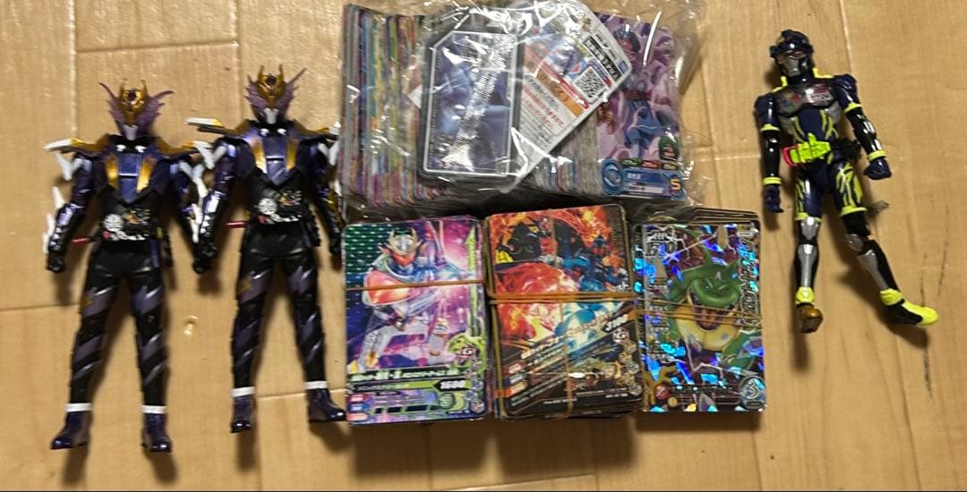 仮面ライダー フィギュアとカードセット
